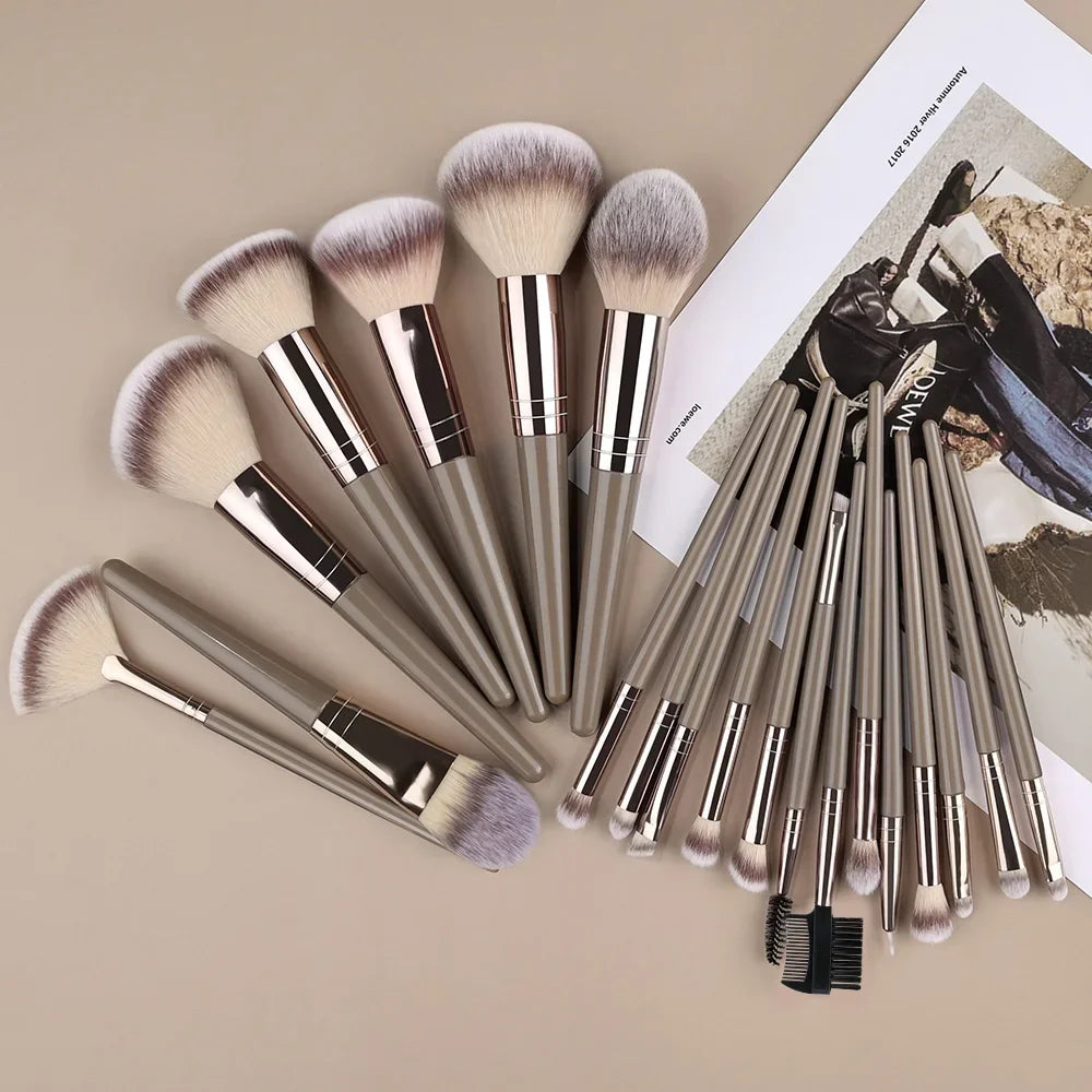 Velvet Touch 20-Piece Master Makeup Brush Set
