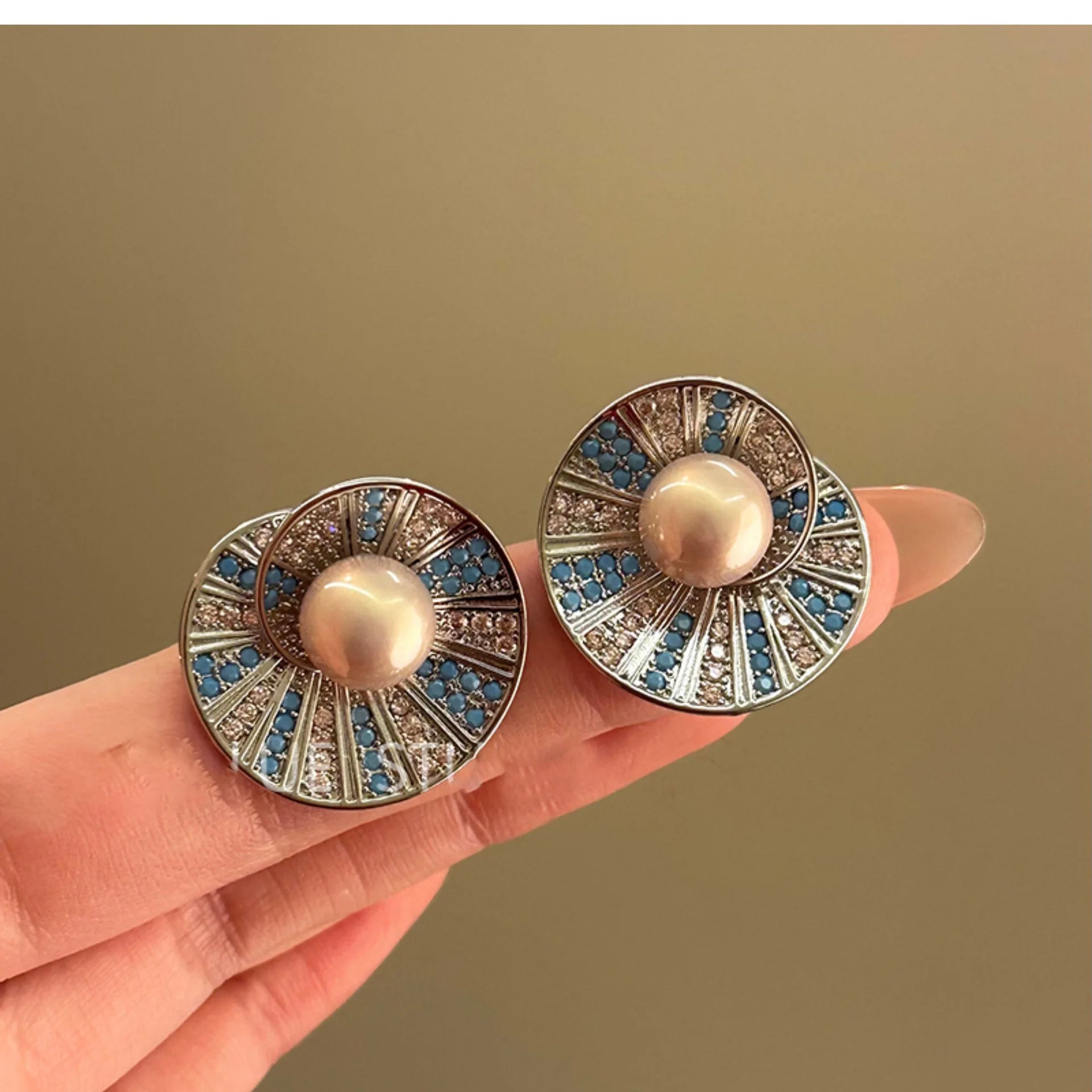 Elegant Blue Crystal Flower Stud Earrings – Light Luxury Geometric Statement Earrings