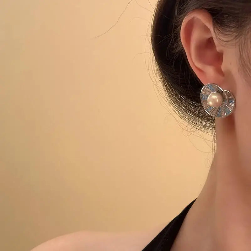 Elegant Blue Crystal Flower Stud Earrings – Light Luxury Geometric Statement Earrings