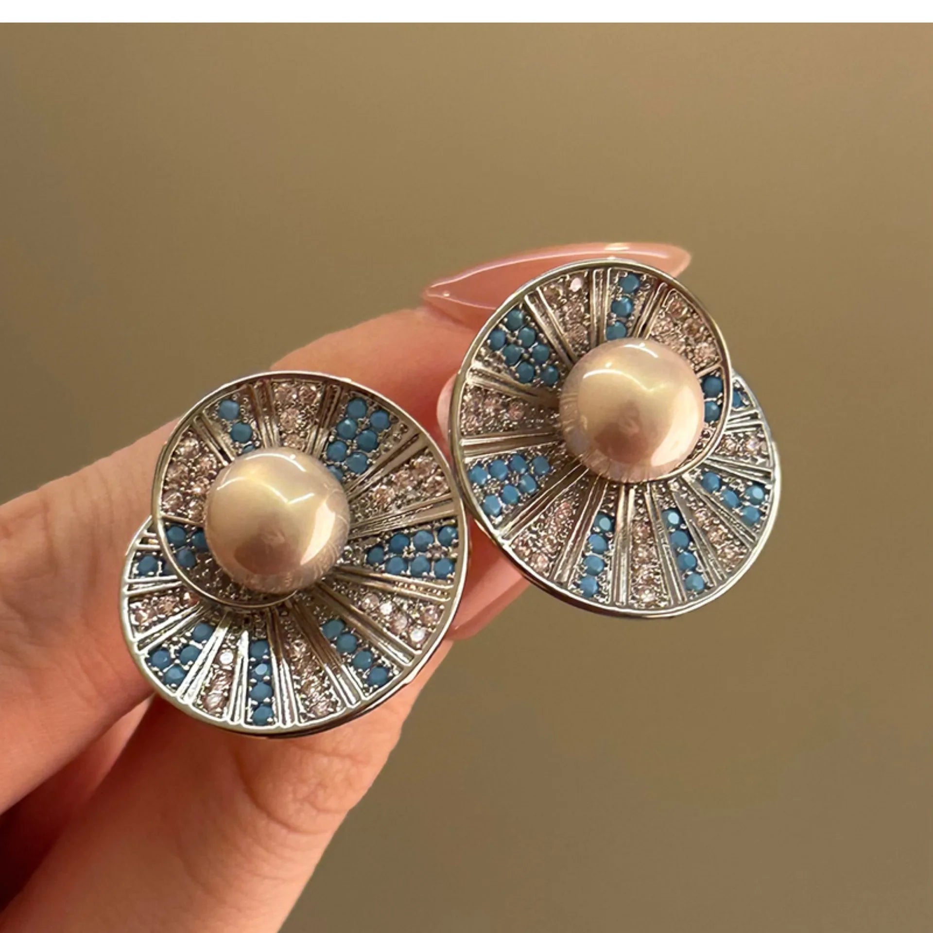 Elegant Blue Crystal Flower Stud Earrings – Light Luxury Geometric Statement Earrings